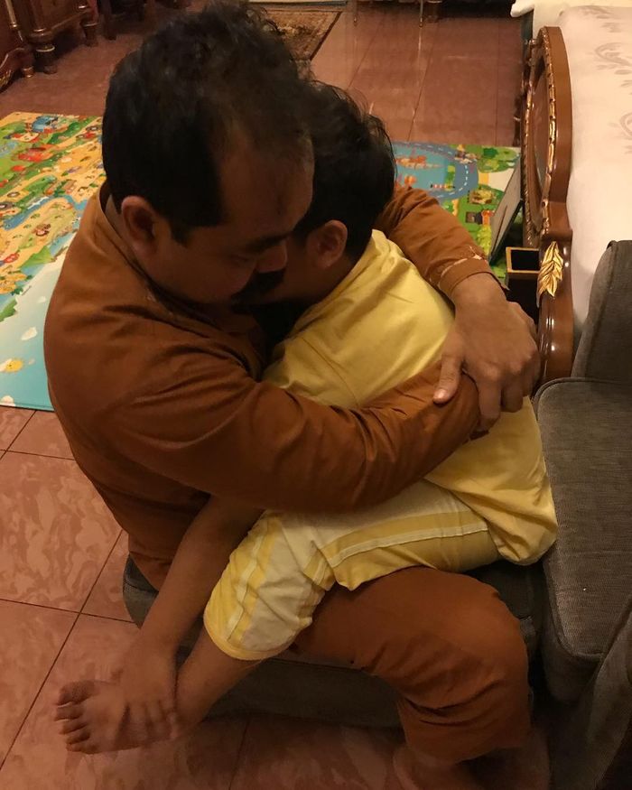 anak dan suami inul