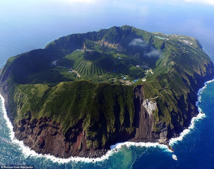 Aogashima, Laut Filipina.