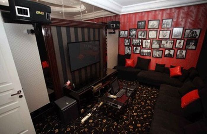 Ruang karaoke pribadi Nikita Willy