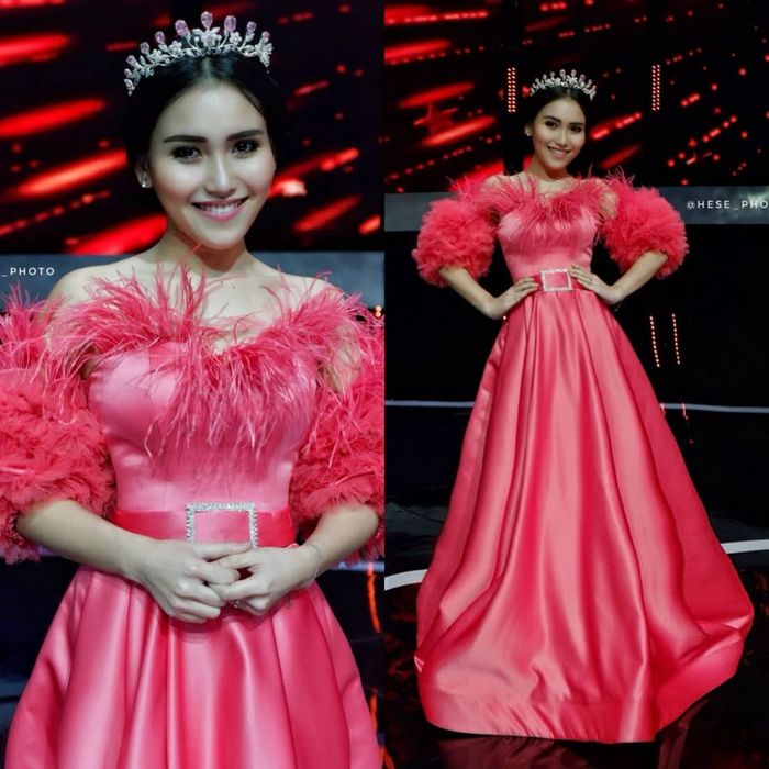Ayu Ting Ting kenakan Crown Pure Love - instagram @diaryfashionstyle ()