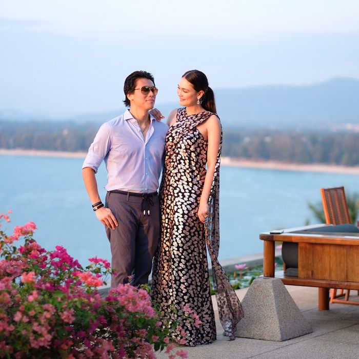 Luna Maya tampil feminin - instagram @lunamaya