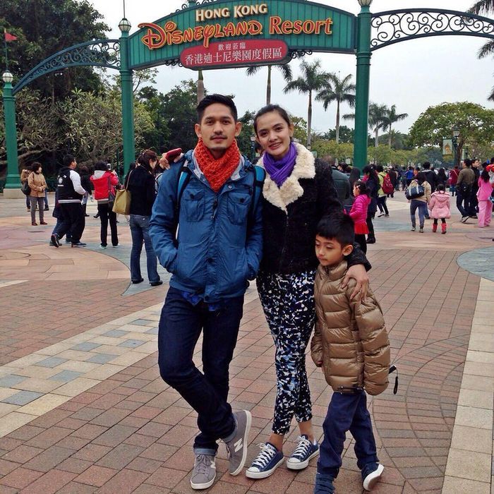 Ula dan kedua orangtuanya - instagram.com/maulajamilo11