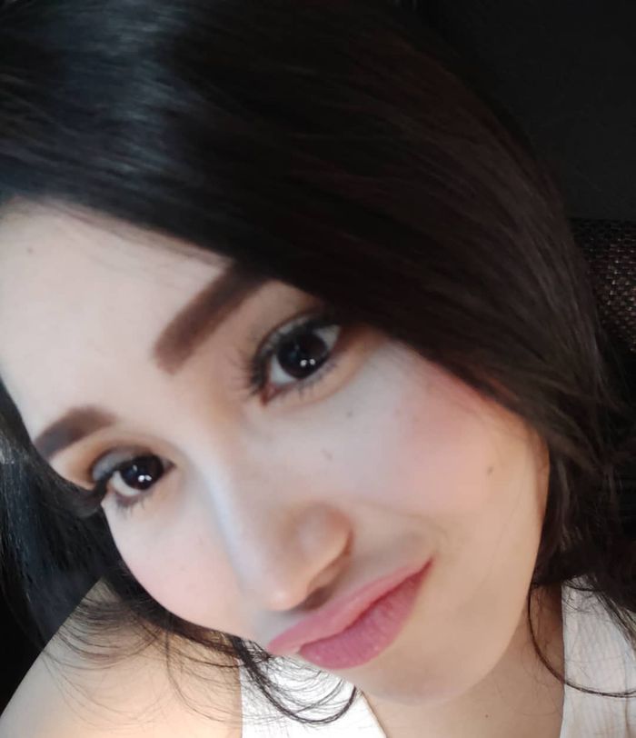 Potret selfie Ayu Ting Ting tampak cantik dengan riasan natural - instagram.com/ayutingting92