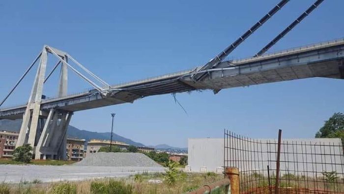 Kondisi jembatan Morandi sebelum runtuh.