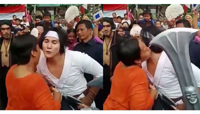 Vino Bastian berikan kecupan pada ibu-ibu