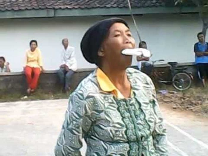 Lomba makan kerupuk