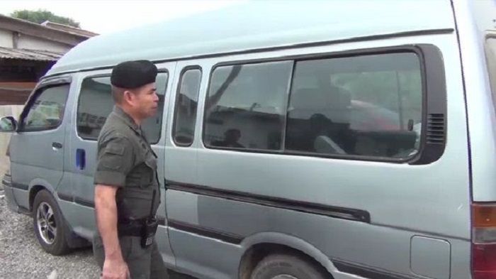 Mobil sekolah ditemukan terkunci.