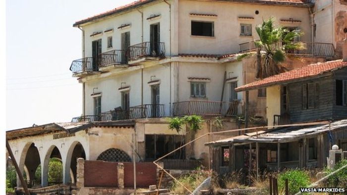 Rumah yang ditinggalkan di pantai Varosha