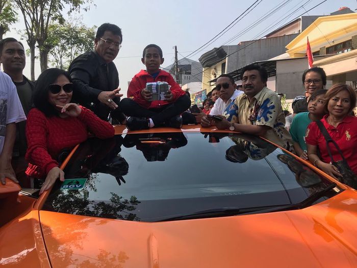 Joni terima hadiah uang dari Hotman Paris
