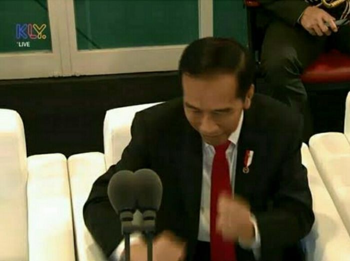 Jokowi yang terlihat asik berjoged - dok.video.com ()
