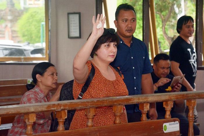 turis asing yang menampar petugas imigrasi di bandra ngurah Rai, Bali