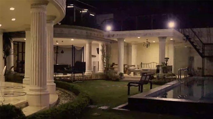 Kolam renang di rumah Anang
