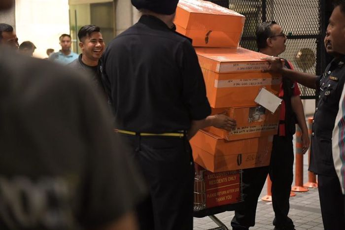 Tas mewah milik Rosmah Mansor yang disita