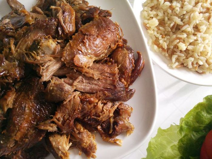 Daging yang dipanggang menggunakan oven tradisional
