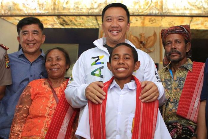 Joni dapat renovasi rumah dan beasiswa S-1