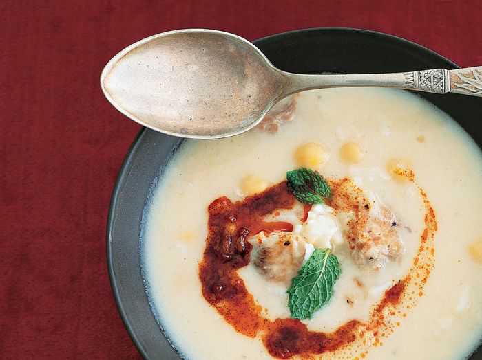 Sup khas Turki dengan bahan dasar yogurt dan ayam