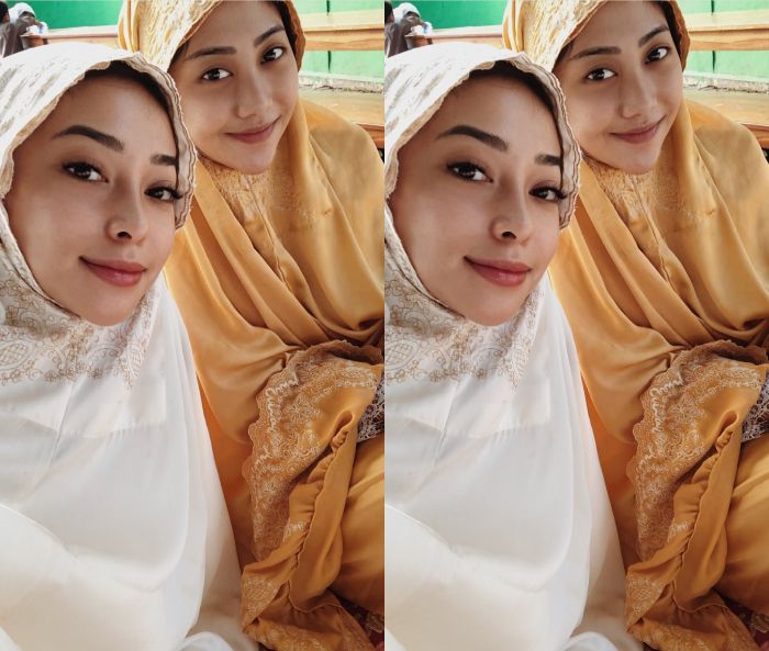 Nikita Willy tampil dengan mukena putih