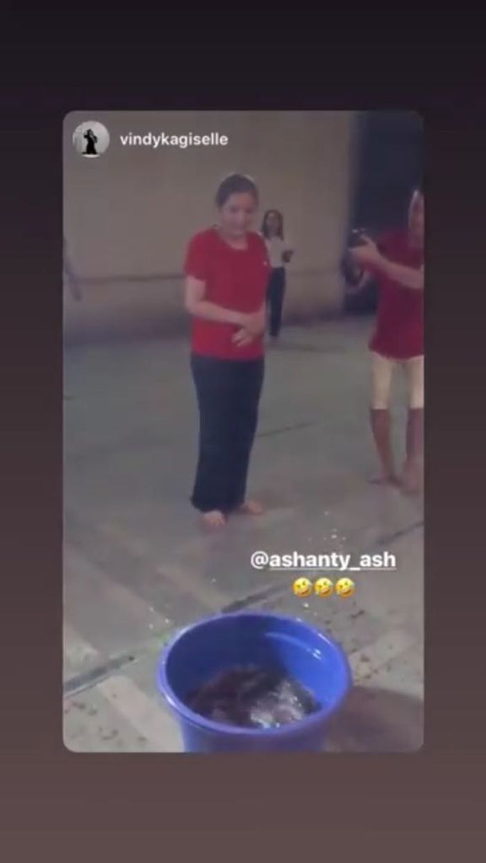 Ashanty takut memegang lele