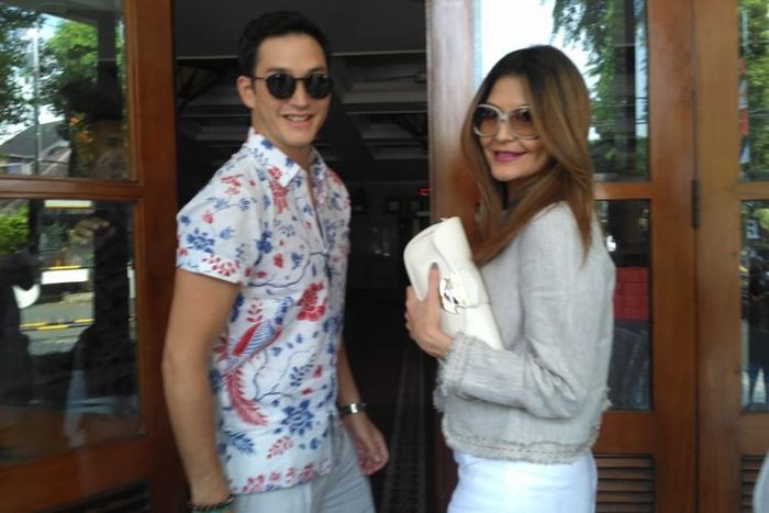 Artis peran Mike Lewis dan Tamara Bleszynski menghadiri akad nikah Kimberly Ryder dengan Edward Akbar di Kebayoran Baru, Jakarta Selatan, Minggu (26/8/2018)./ (KOMPAS.com/ANDIKA ADITIA)