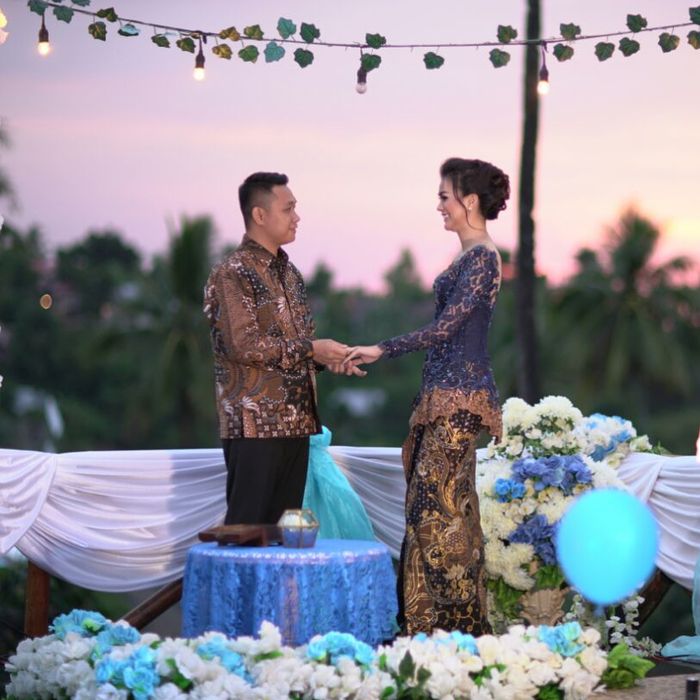 Kezia Warow bertunangan dengan Christian Rantepadang