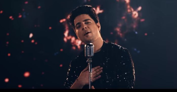 Siddhart Slathia dalam video cover Meraih Bintang