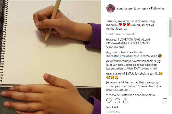 Emilia Contessa mengunggah foto tangan Shakira Aurum yang nampak lebam