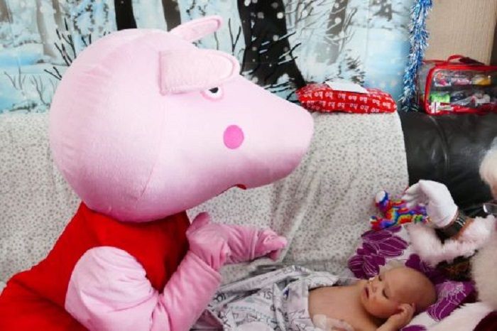 Riley sangat menyuai peppa pig