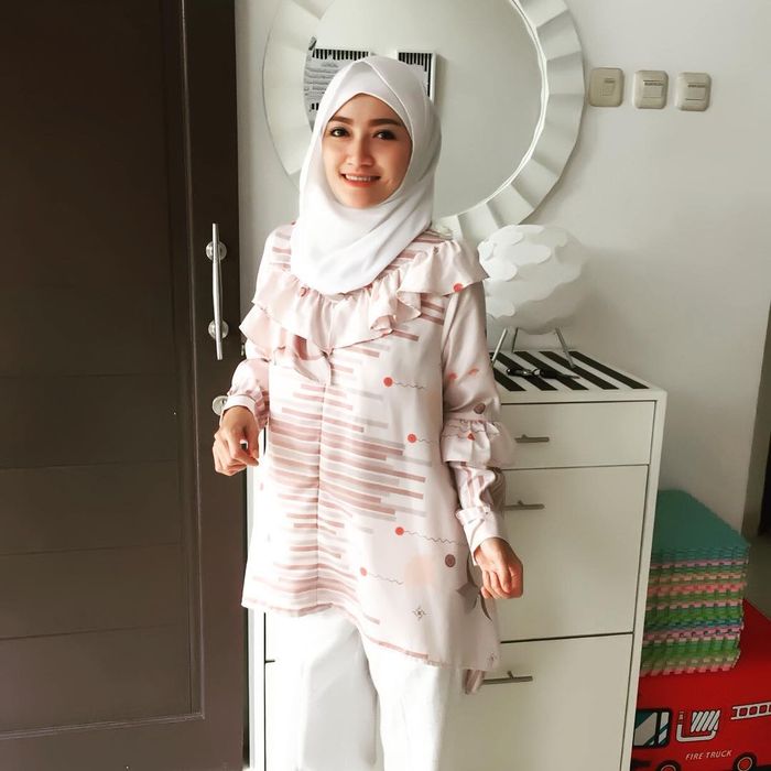 Suci (Instagram @sucijsh)
Artikel ini telah tayang di tribunnewsbogor.com dengan judul Tulis Soal Nikah Siri, Istri Sunu Matta: Tak Sanggup Kayuh 2 Sampan Kenapa Harus Memaksa Sembunyi?