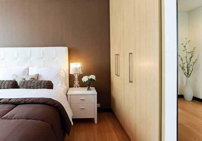 Feng SHui menyarankan untuk memberikan warna yang lembut pada dinding kamar
