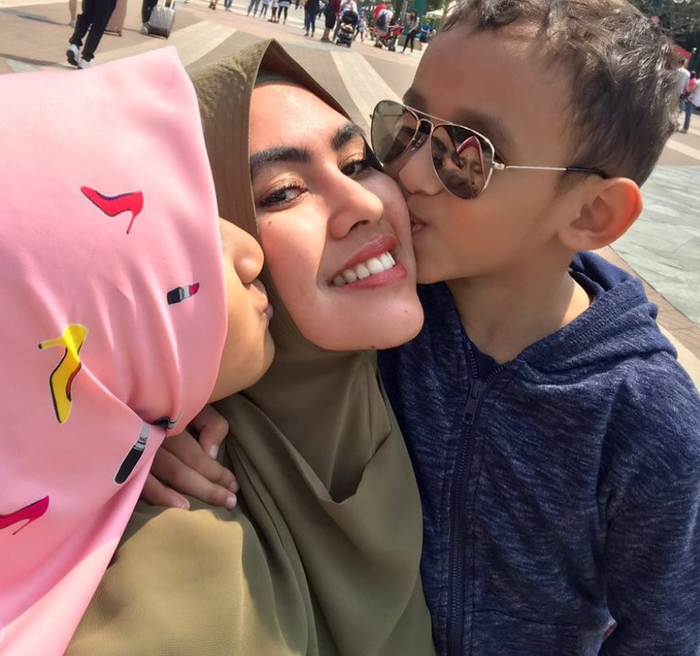 Kartika Putri dan anak-anak Habib Usman. (Instagram Syarifah Ratu Salwa)