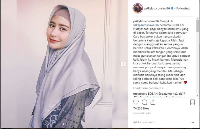 Prilly Latuconsina kenakan hijab.