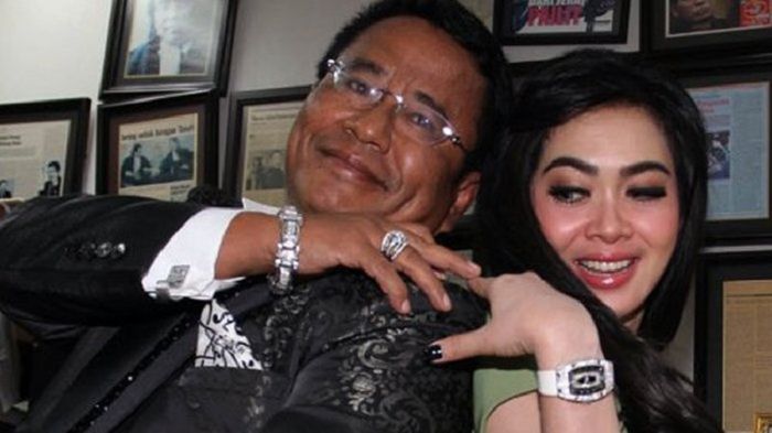 Hotman Paris saat bersama Syahrini.