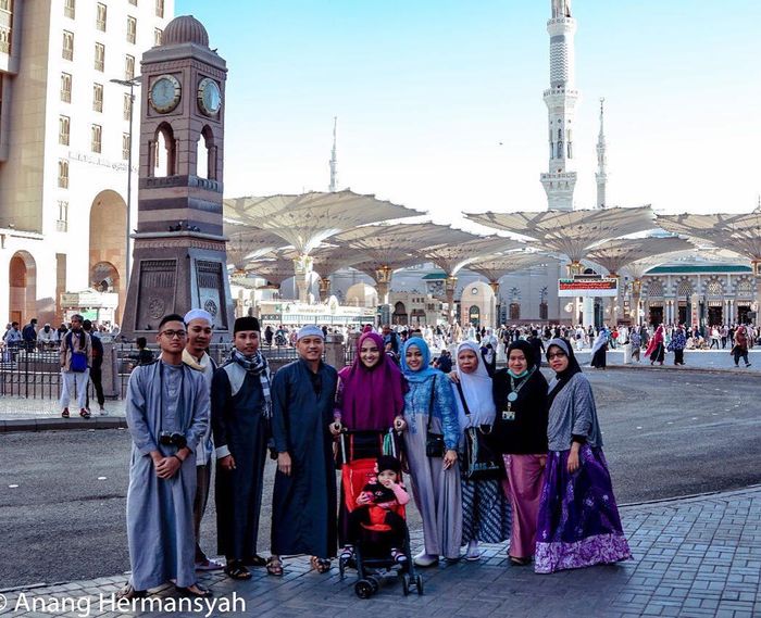 Ashanty ajak serta ART-nya umrah