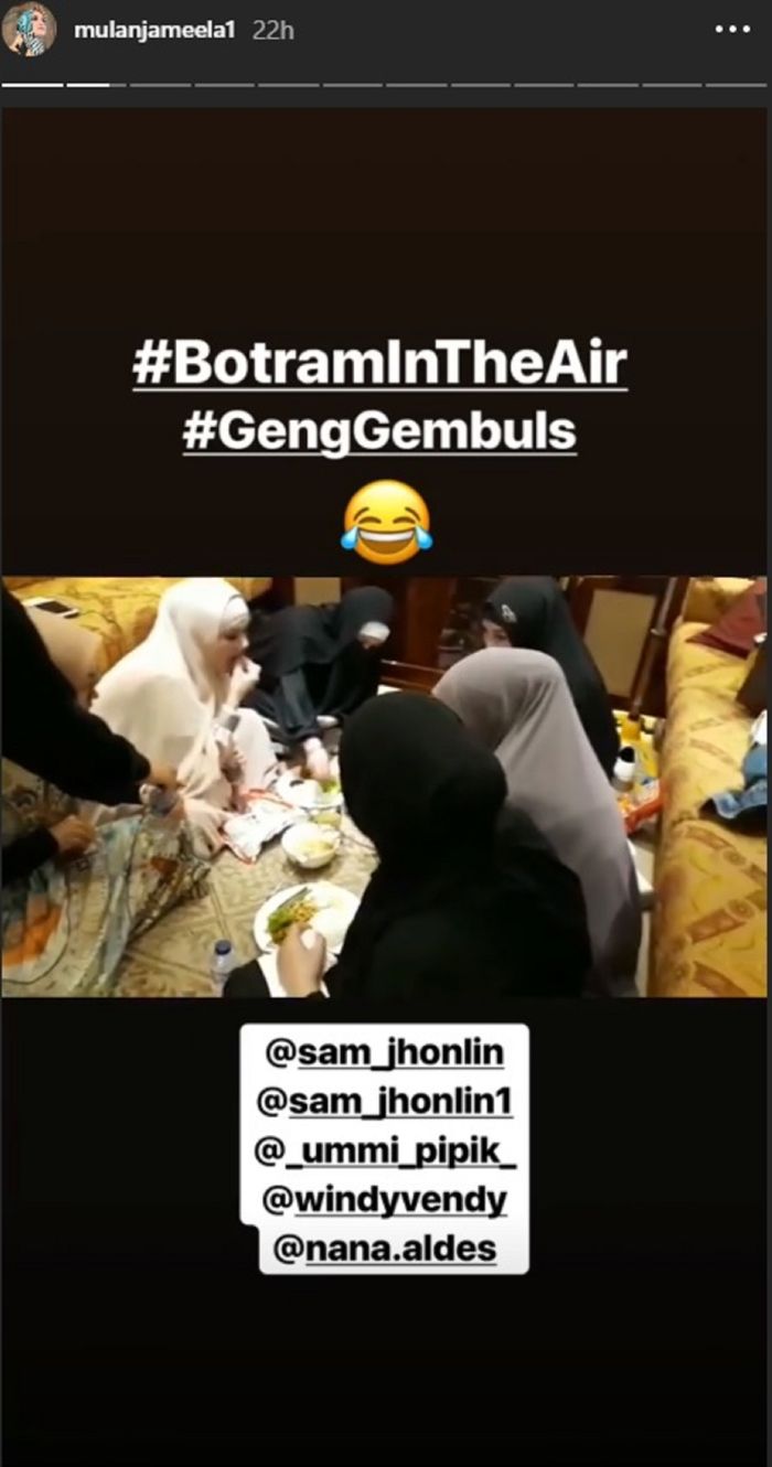 Mulan Jameela asik makan lesehan di dalam jet pribadi