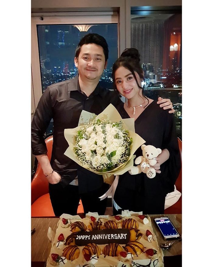 Dewi Perssik rayakan ulang tahun pernikahan dengan Angga Wijaya
