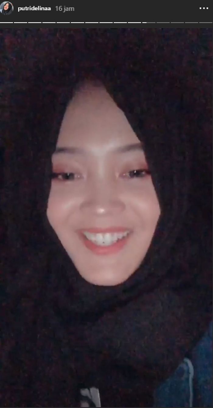 Putri Delina ungkap alasan menangis ketika live