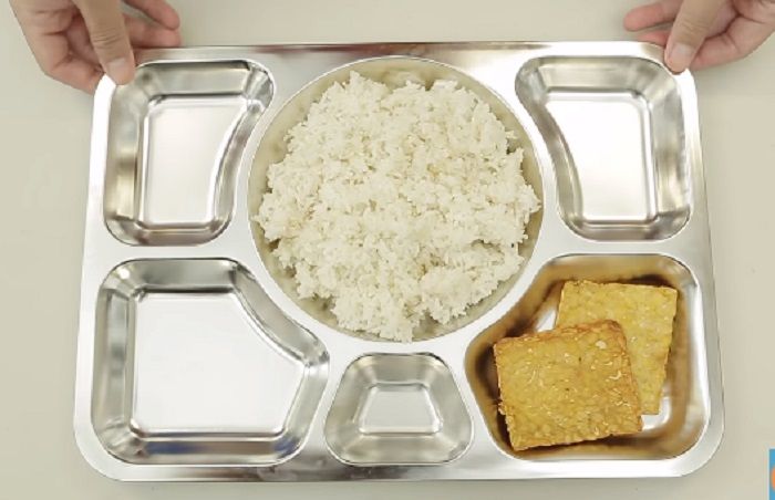 Makanan di Penjara dengan menu nasi dan tempe goreng