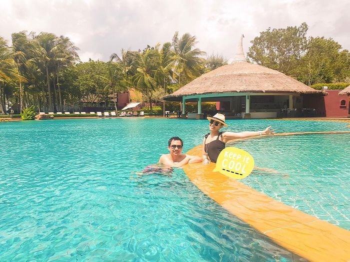Ayu Dewi dan suami