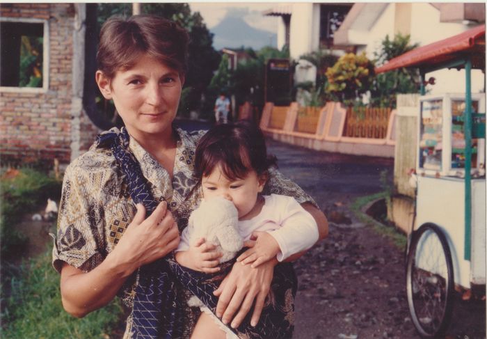 Sarah Diorita kecil bersama ibunya