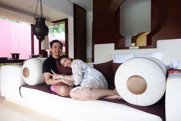 Ayu Dewi dan suami
