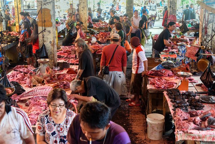 Suasana di Pasar Tomohon, Sulawesi uTARA.