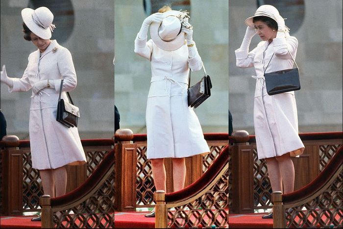 Topi Ratu Elizabeth II hampir terbang ditiup angin