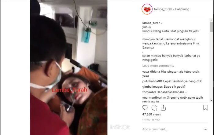 Kala Zaskia Gotik di dalam ambulans pasca pingsan