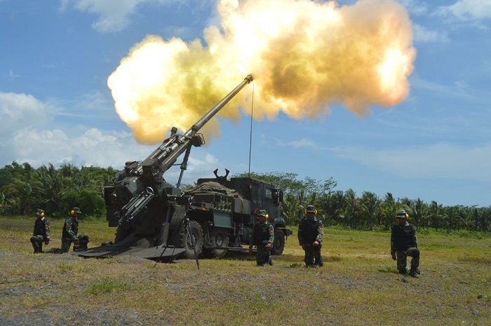 Para personil Armed Kostrad sedang latihan menembak dengan Nexter Caesar