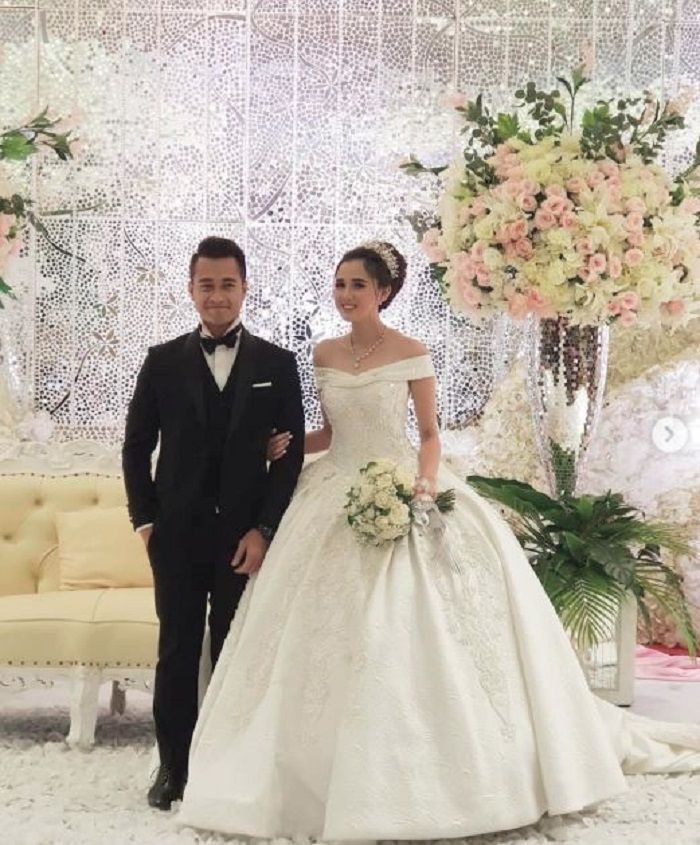 Eza Gionino dan Meiza Aulia menggelar pesta pernikahan tanpa dihadiri oleh ibunda dari Eza.