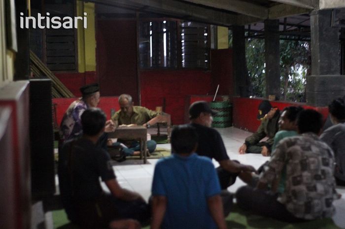 Foto para peziarah Makam Pangeran Samudro, Gunung Kemukus