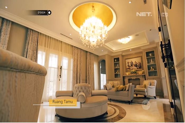 ruang tamu rumah Andre Taulany