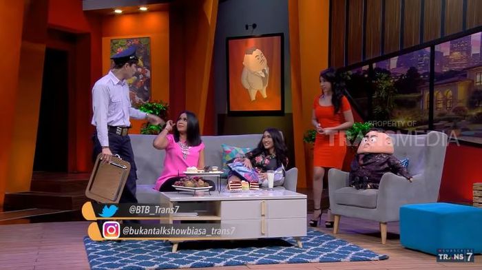 Lucinta Luna saat diundang pada acara televisi Bukan Talkshow Biasa.