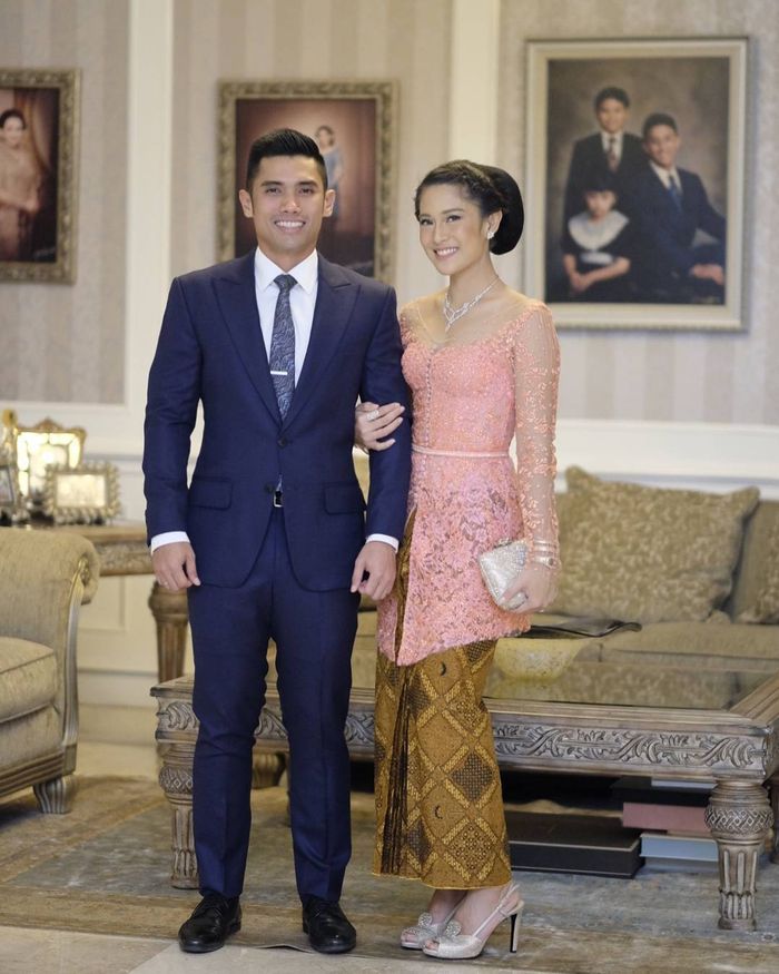 Dian Sastro dan suami