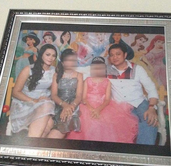 Daniel Rigan bersama istrinya, Irene Priscilya, dan kedua anak mereka.